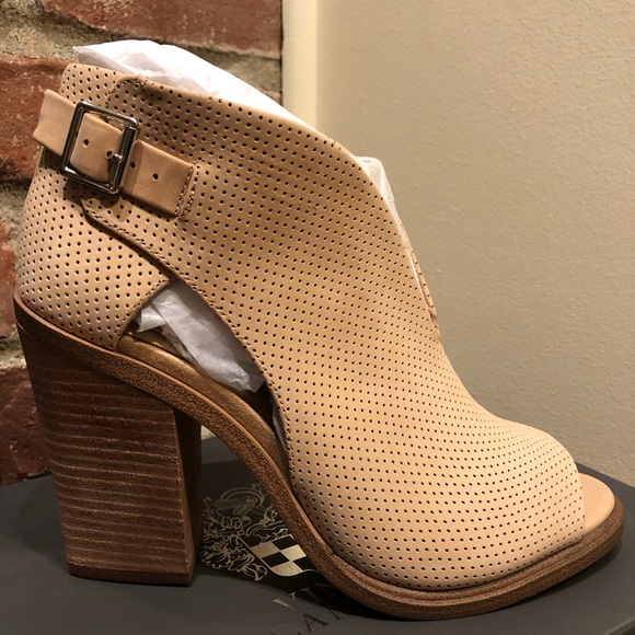 Vince Camuto Shoes - NWT Vince Camuto Shooties Open Toe Booties s 8 1/2